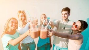 brindando con leches veganas