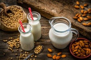 leche de soya y de almendras